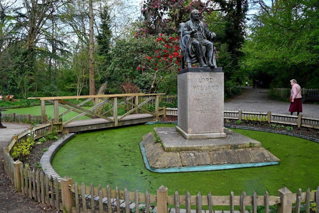 Holland Park: Londra’nın Saklı Cenneti