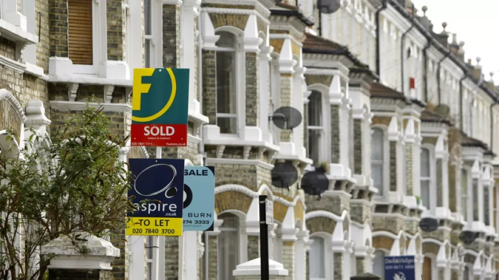 UK Housing Market Surges as Interest Rates Drop and Mortgage Approvals Climb